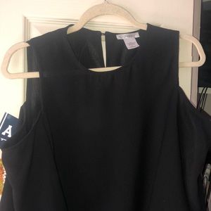 Esley shoulderless black top